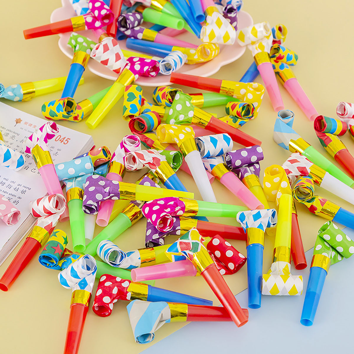 30 PZ Fischietti Colorati Gioc - Party Games Adult Birthday recensione e prezzo